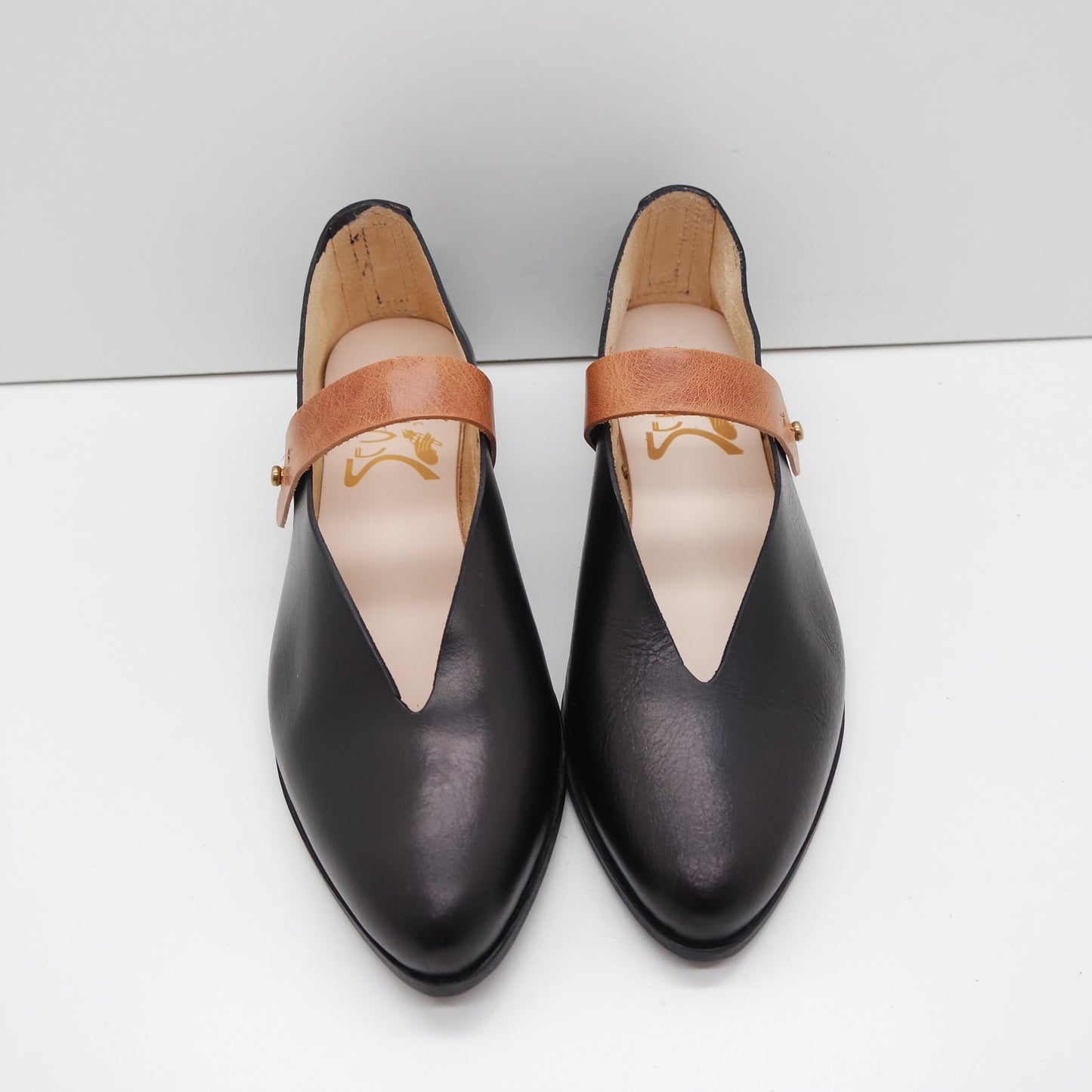 MAMA DAY SALE. SIZE 40. THE MARTA. NORI WITH EDGE INK AND OVERDYED SOLE. IBIZA CAMELLO STRAP. 132