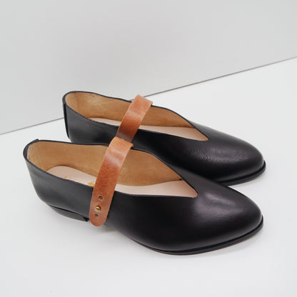 MAMA DAY SALE. SIZE 40. THE MARTA. NORI WITH EDGE INK AND OVERDYED SOLE. IBIZA CAMELLO STRAP. 132