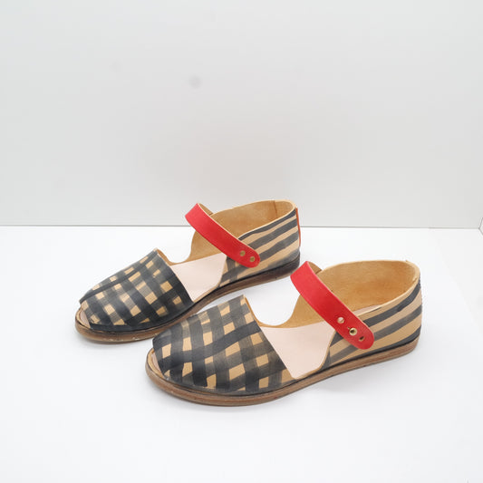 THE CATU. MIEL W BLACK GINGHAM AND RED STRAP