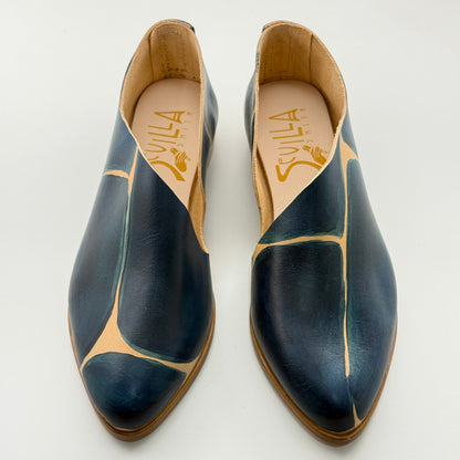 The Kim in Butter with Giraffe Pattern Azure